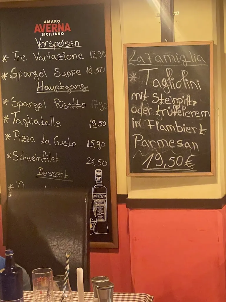Menu_Pizzaria & Trattoria La Famiglia_Radebeul_immagine_1