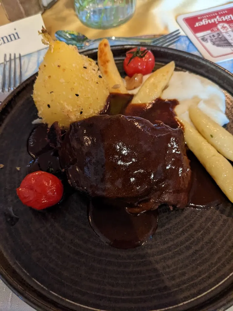 Benni Sulilatu_Wirt von Dred - Familie Weichselbaumer_Großkarolinenfeld_review