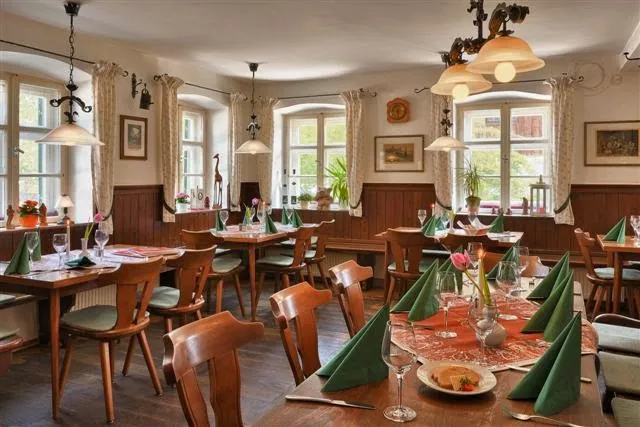 Fröhlichs Wirtshaus_Großweil_slider_image_1