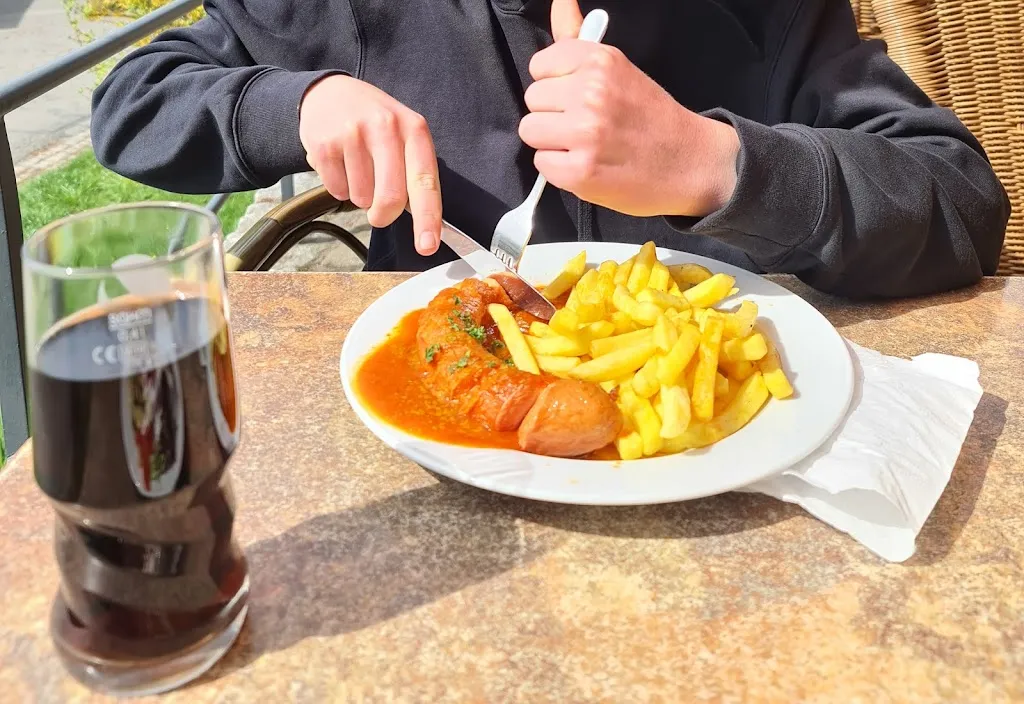 Juliane Kaulfersch_Biergarten am See_Spree_review