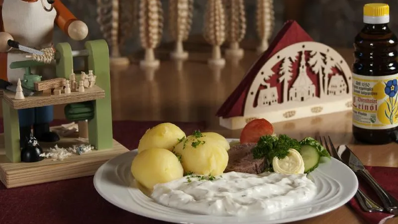 Spielzeugschachtel | Café & Restaurant_Seiffen/Erzgeb._slider_image_3