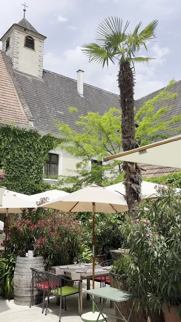 Weingut Holzapfel Gutshofrestaurant Prandtauerhof_Austria_slider_image_2