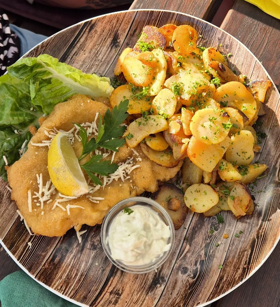 Marcella Knebel_Turm Cafe_Weißwasser/Oberlausitz_avis