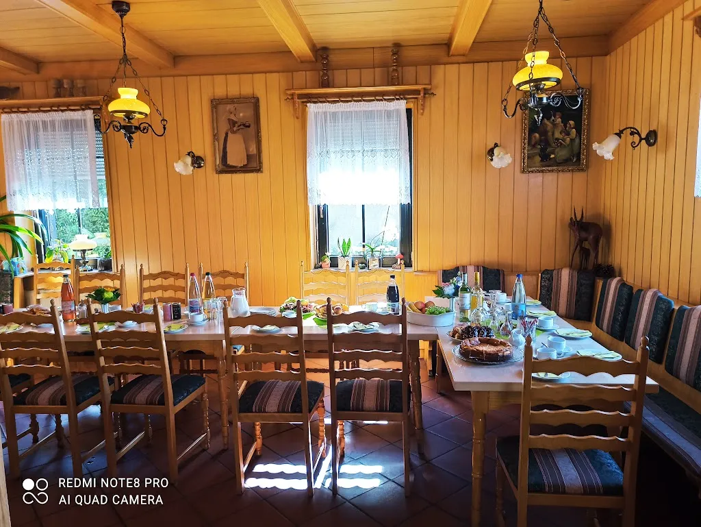 Hirschgasthof restaurant in Reinsdorf