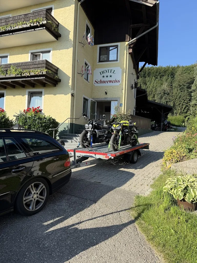 Guido Schmidt_GAST - HOF - LADEN SCHNEEWEISS_Austria_review