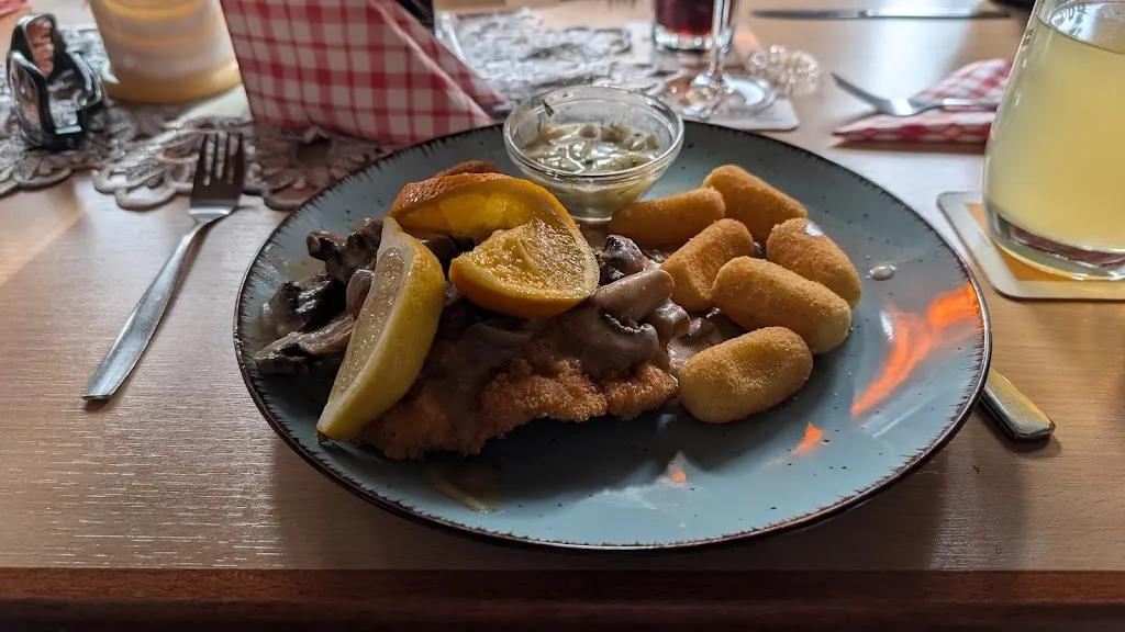 Gaststätte Die Ellern, Bowlingbahn und Biergarten_Dürrenberg_slider_image_2