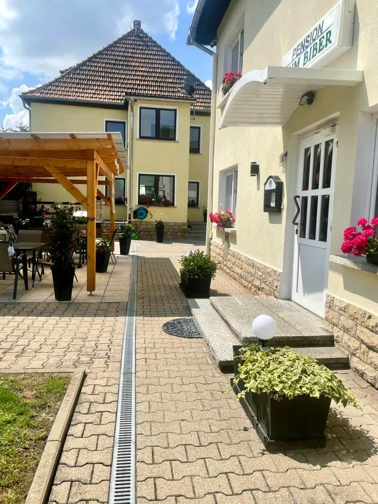 Hotel-Pension-Gästehaus „Zum Biber“ restaurant in Bibra