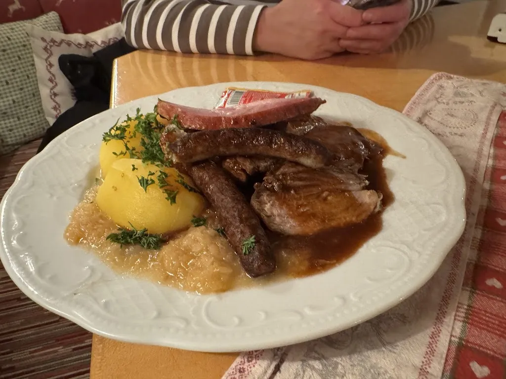 Demetre Dzmanashvili_Spatzenhäus'l - Renate Hofer_Grainau_review