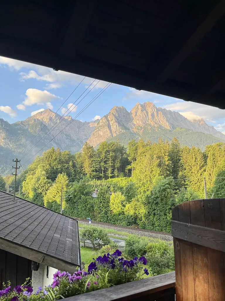 Resa Peralta_Gungl Stubn_Grainau_review