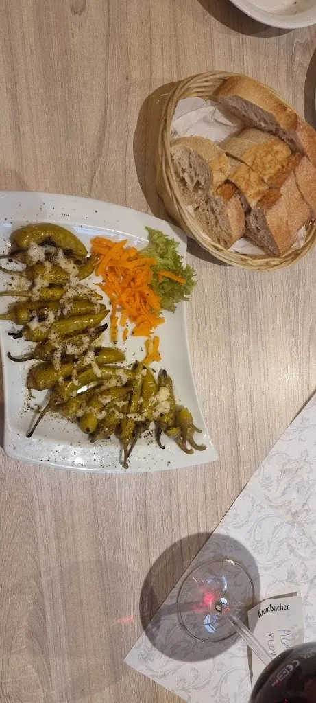 r thxbln_Bacchus_Biederitz_review