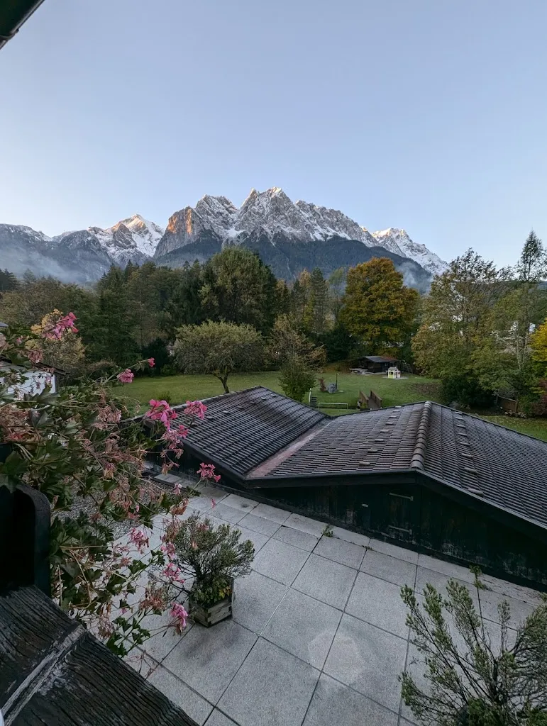 Colton Strubhart_Alpenhof Grainau_Grainau_review