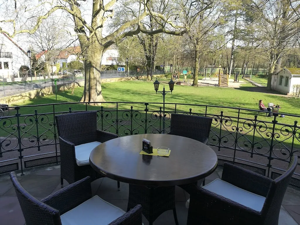 Zum Schloss Löpitz restaurant in Schkopau