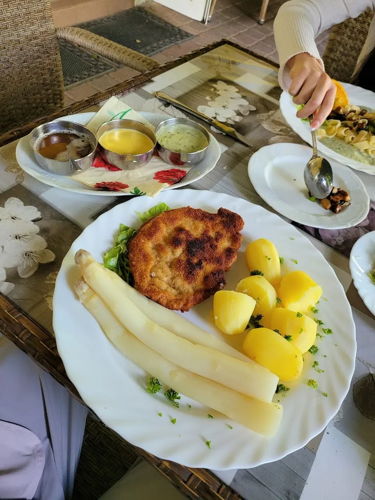 Gaststätte Zum Kelterberg restaurant in Salzatal