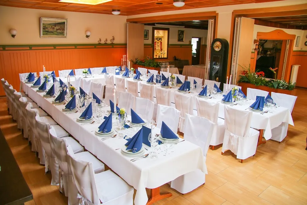 Gasthof zu den Linden UG restaurant in Klötze