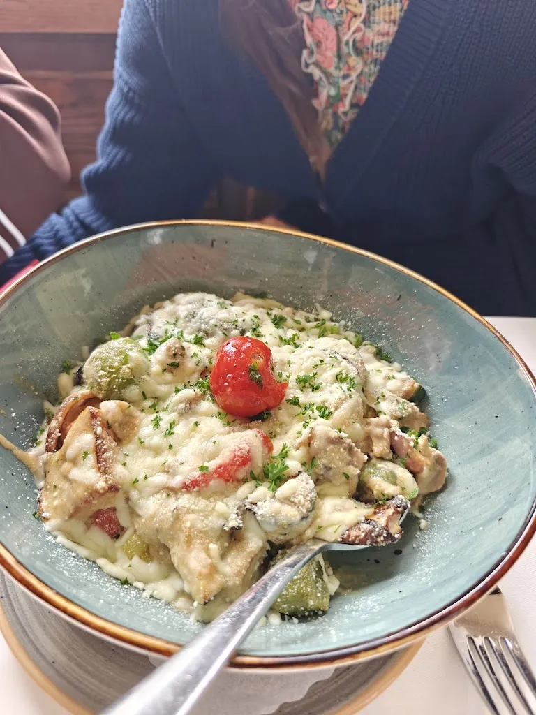 Cristian Todorovic_Gaststätte Ratskeller_Kiel_avis