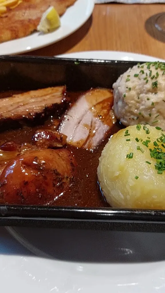 Manuela Rajewski_Wirtshaus zum Stodbärn UG_Grafenau_review