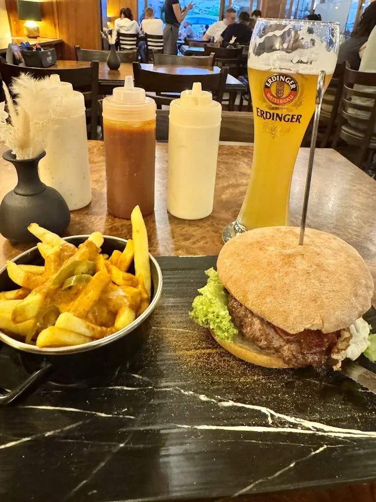 Calvin Chetty_Hardys Bar and Restaurant_Rust_recensione