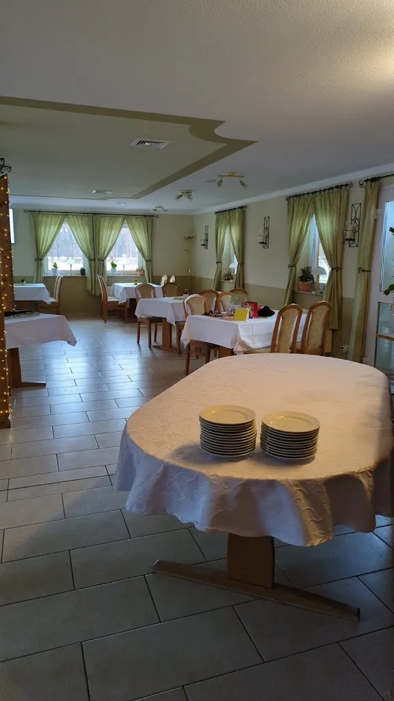 Restaurant 'Am Schloßteich' Christa Flügel restaurant in Südharz