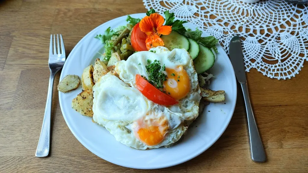 Sybille Kaiser Gaststätte Zum schwarzen Adler_Petersberg_slider_image_2