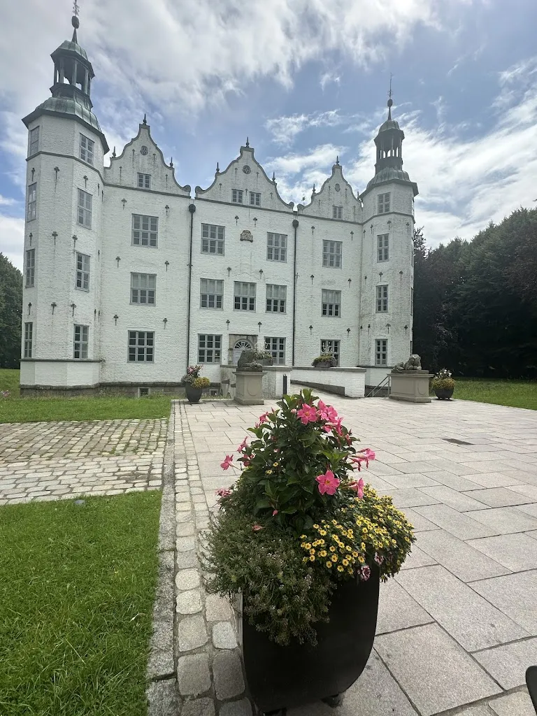 Gerry Doran_Ahrensburg Palace_Ahrensburg_review