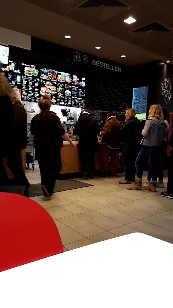 McDonald's_Ahrensburg_slider_image_2