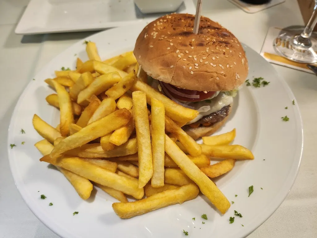 Solveig Thomsen_Taverna Rhodos_Oldesloe_review