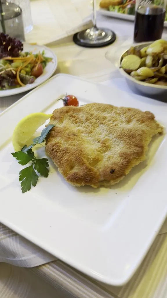 Gasthaus Zum Frohsinn restaurant in Bosau