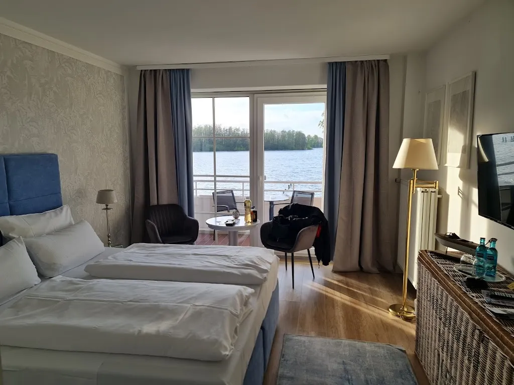 Strauers Hotel am See_Bosau_slider_image_2