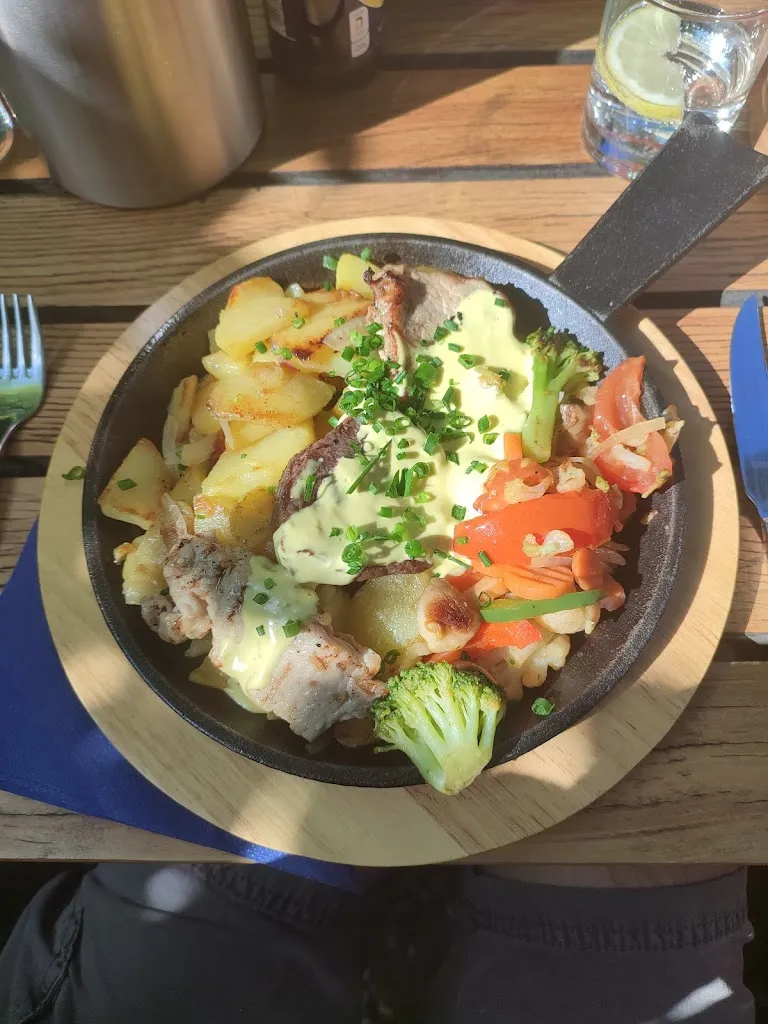 Menu_Kontraste Galerierestaurant, Biergarten & Hotel_Neumünster_image_7