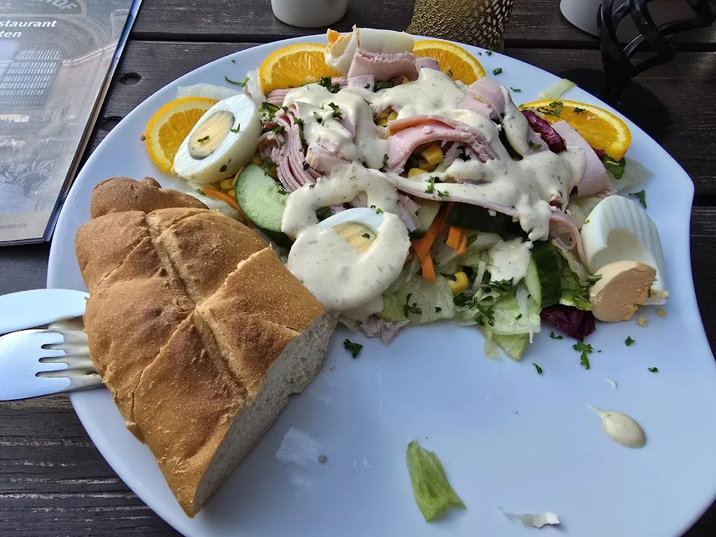 Petra Sievers_Südbahnhof_Neumünster_review