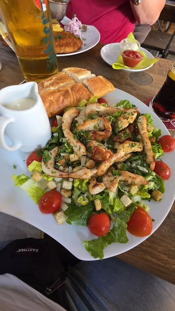 Kevin König_Südbahnhof_Neumünster_review