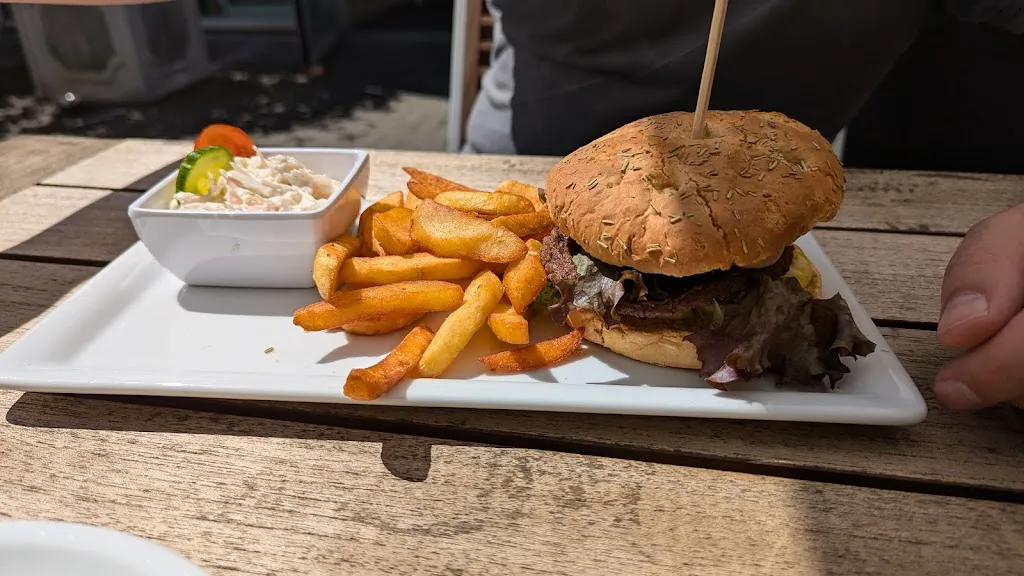 Marcel. K_Johann & Amalia · Restauration in der Stadthalle_Neumünster_review