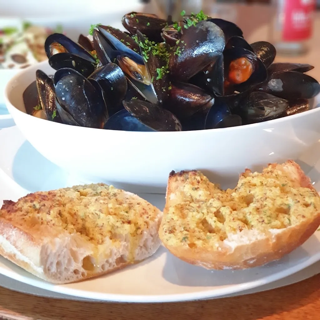 Olena Kotukhova_Op'n Diek_Neufeld_review