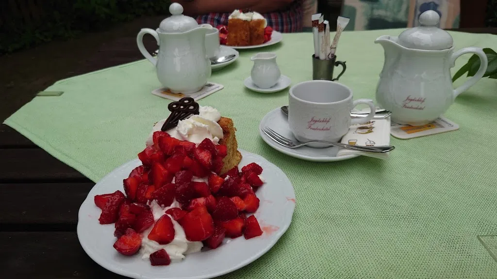 Jagdschloß Friedrichstal restaurant in Steinbergkirche