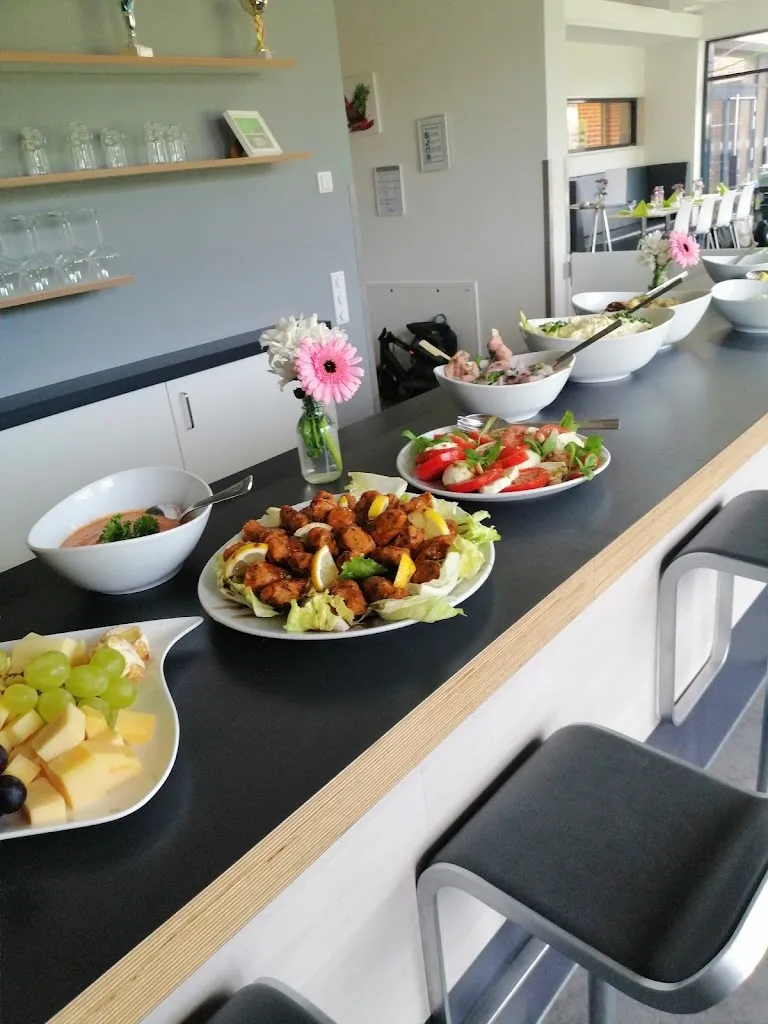 Das EssZimmer - Bistro_Grönau_slider_image_2