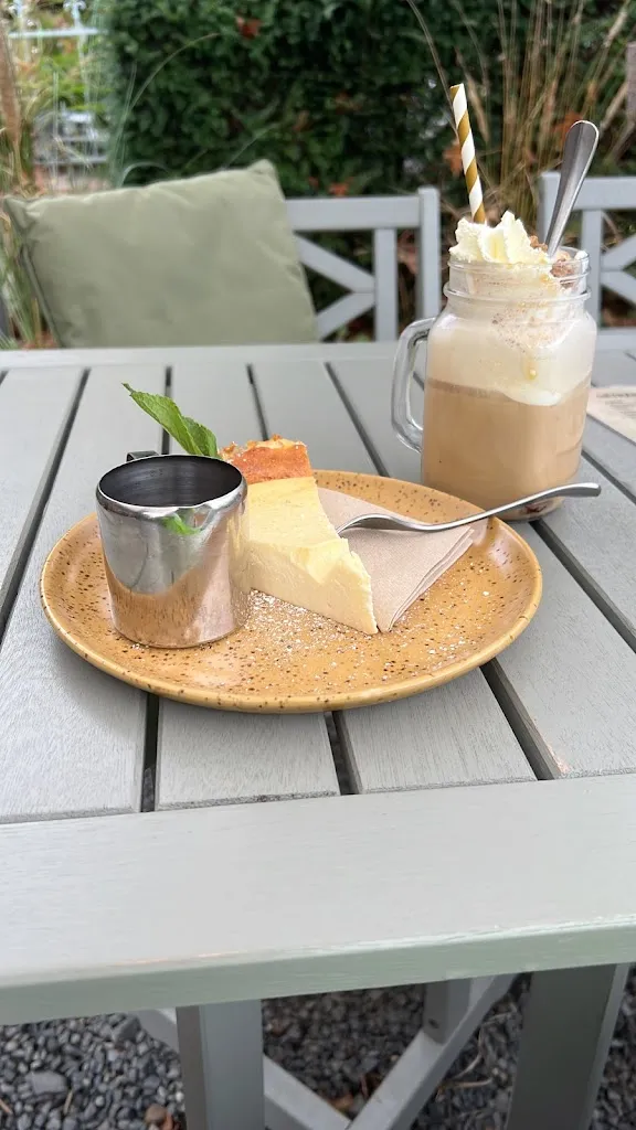 Constantin Ludwichowski_Hofcafé Büge_Hartenholm_review