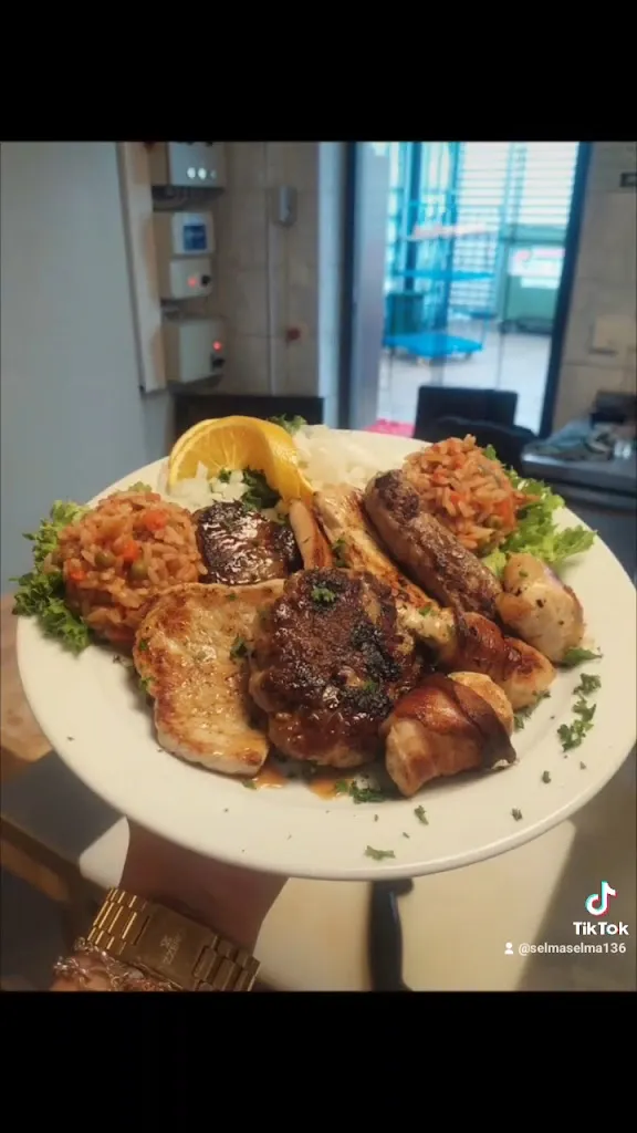 Batos-Restaurant Café_Heist_slider_image_2