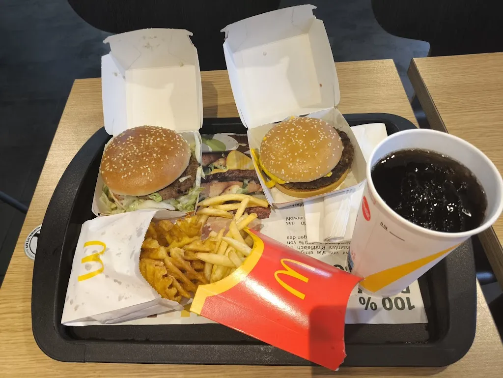 McDonald's_Henstedt-Ulzburg_slider_image_2