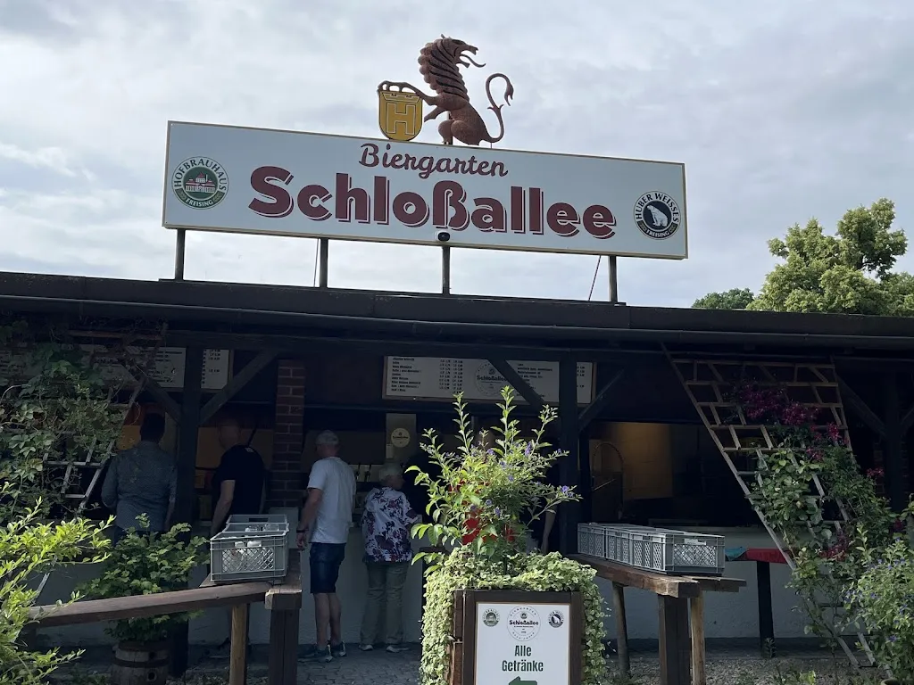 Schloßallee Haag restaurant in Amper