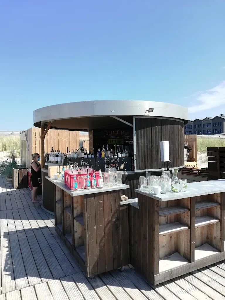 Strandbar An Der Seebrücke restaurant in Heiligenhafen