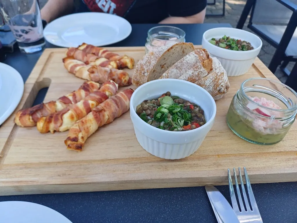 BenTho´s Bistro_Kölln-Reisiek_slider_image_2