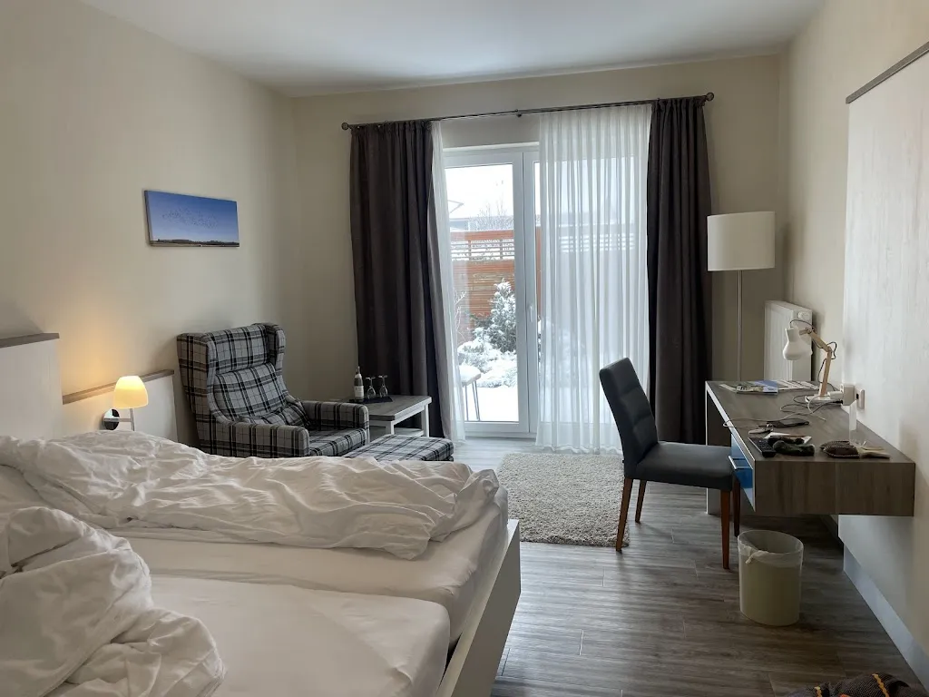 René Færch_Lindenhof1887_Lunden_review