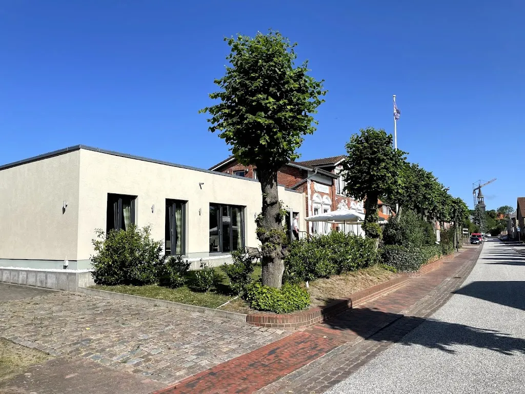 Sebastian Feldmann_Lindenhof1887_Lunden_review