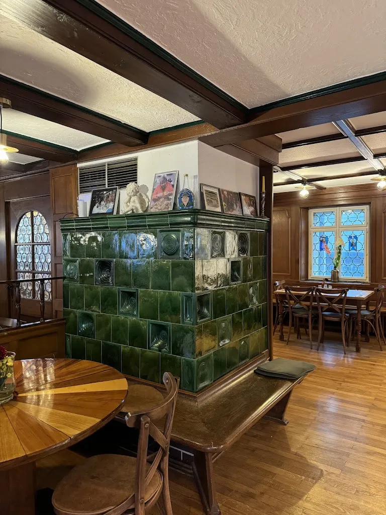 Yongmei Zhang_Gasthaus Zähringer Burg_Breisgau_review