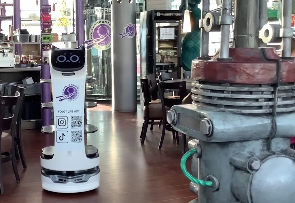 Denise Law_Schwerelos - Das Achterbahnrestaurant_Dresden_reseña