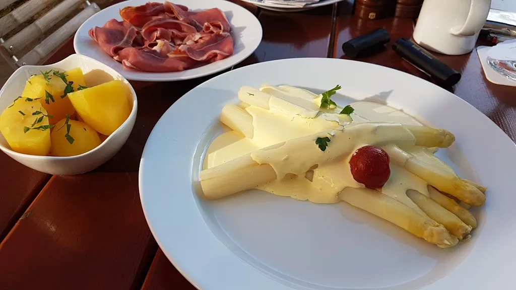 Landgasthof - Unter den Linden_Oelixdorf_slider_image_2