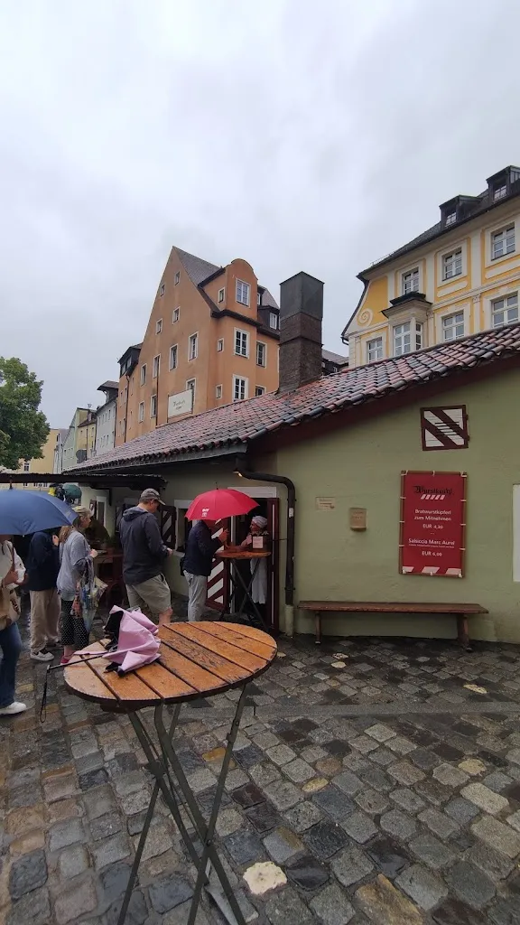 Julia Vilensky_Historische Wurstkuchl_Regensburg_review