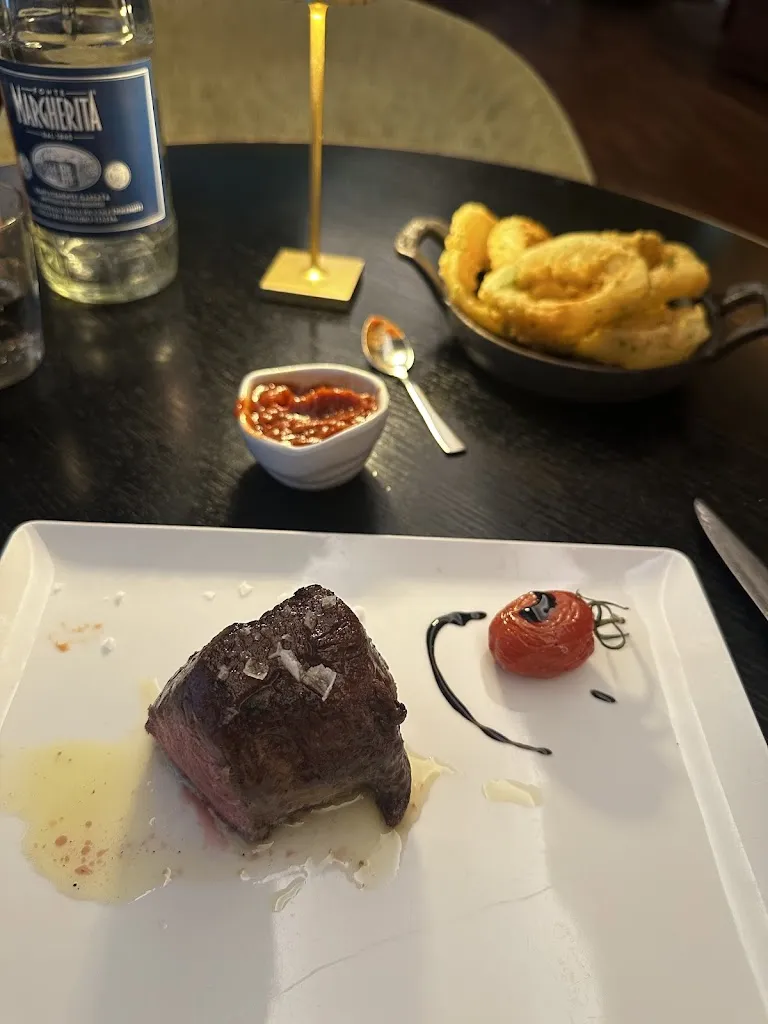 Tyler Francis_[m]eatery restaurant & botanist bar Hamburg_Hamburg_review