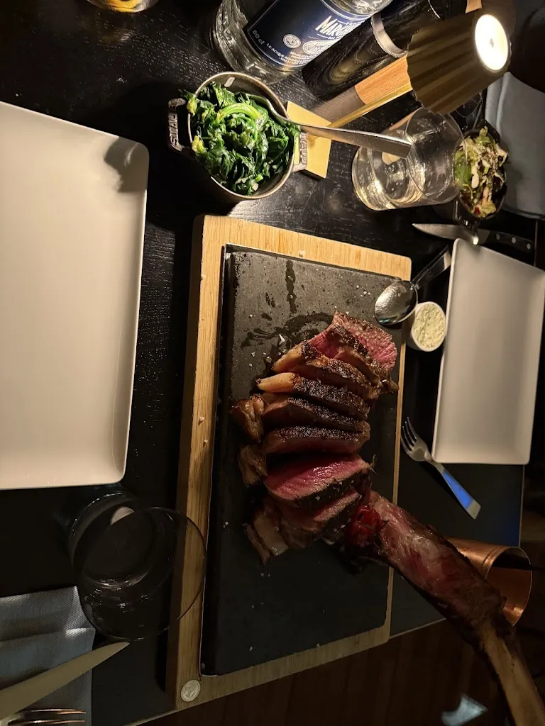 John Hogan_[m]eatery restaurant & botanist bar Hamburg_Hamburg_review