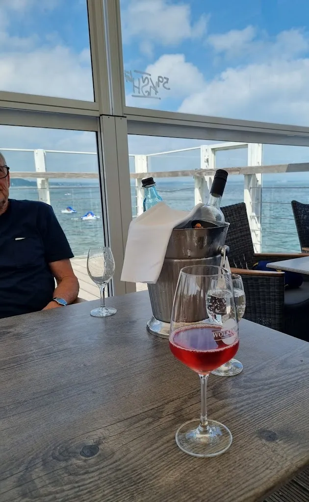 Seeschlösschenbrücke restaurant in Strand